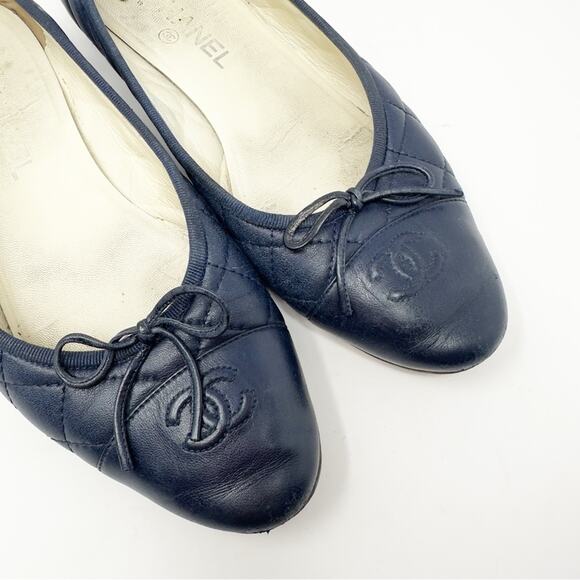 Chanel Women's Navy Blue CC Cap Toe Quilted Leather Ballet Flats - Picture 3 of 12